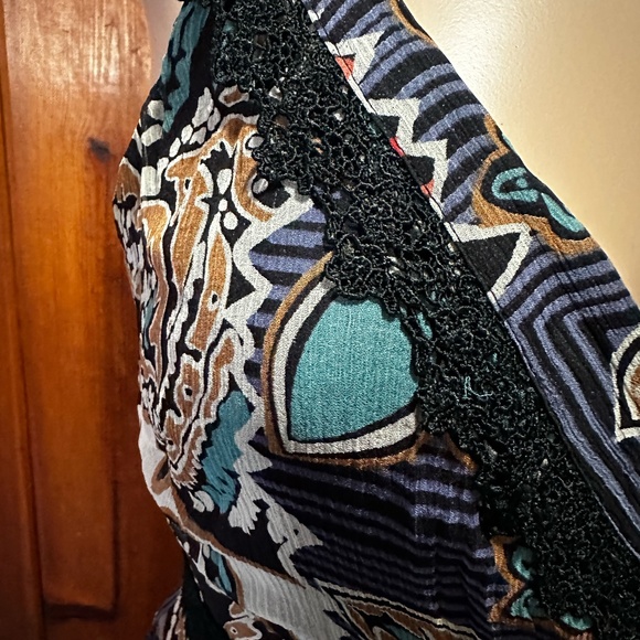 Beautiful pleated silk slip dress with unique pattern and trim - Picture 3 of 10